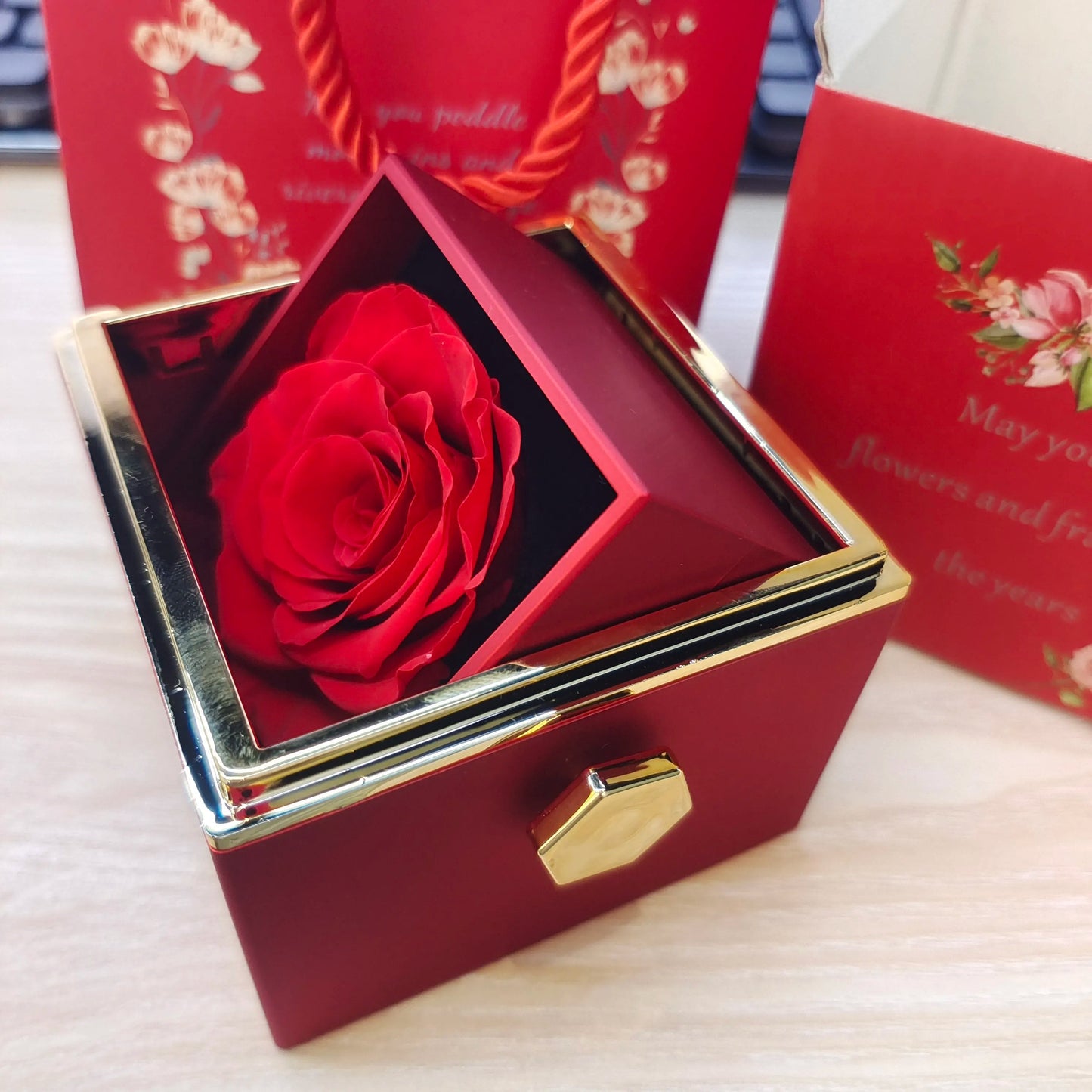 CAIXA ROSA ETERNA - C/ COLAR PERSONALIZADO